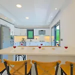 Villa Mera 2 *